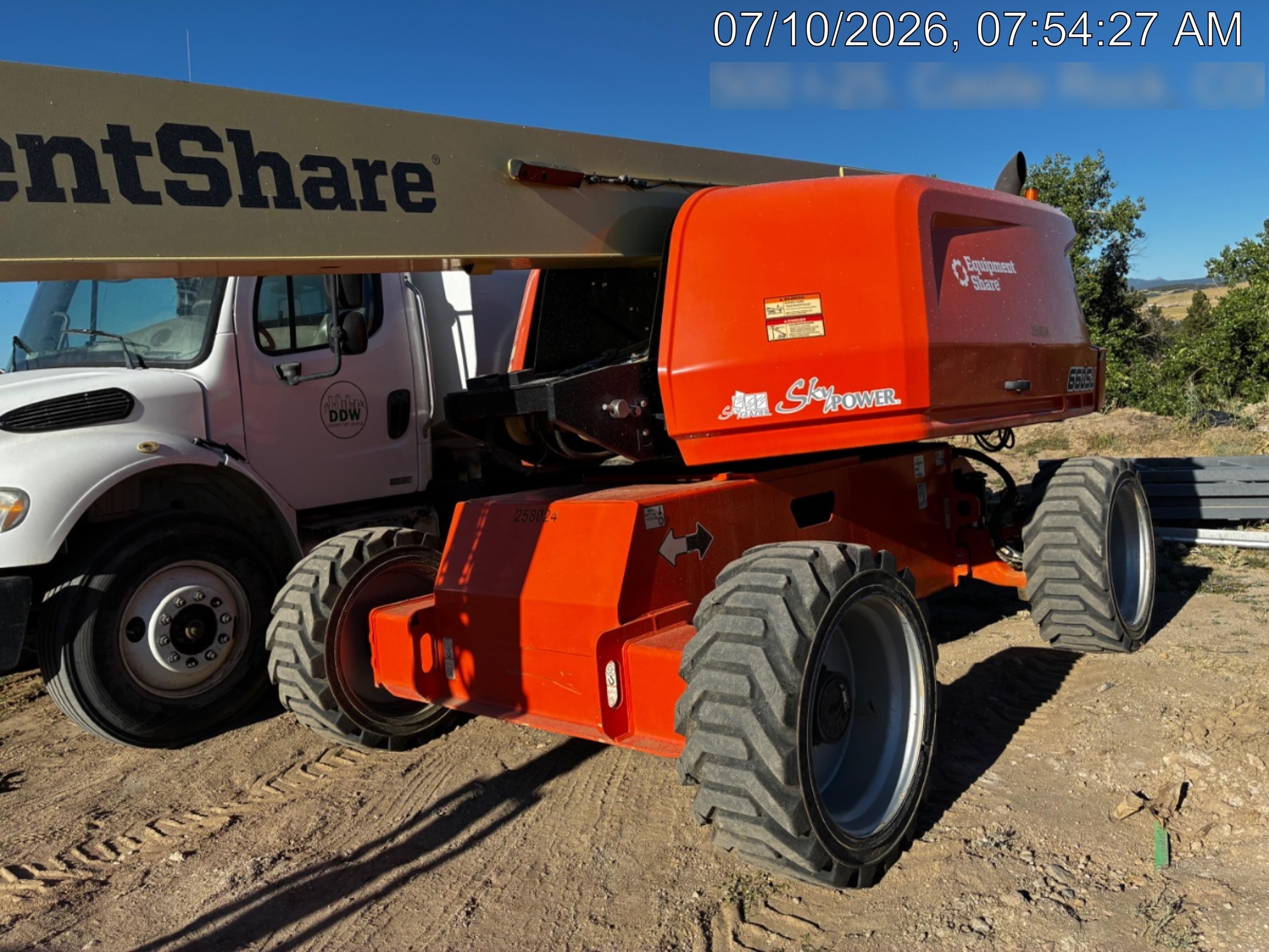2022 JLG 660SJ