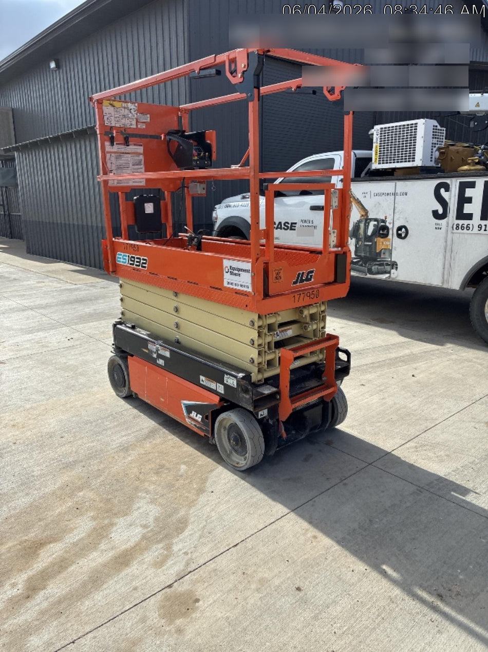 2021 JLG ES1932