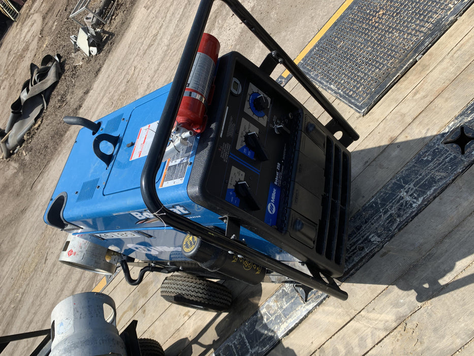 2019 Miller Electric BOBCAT 250 Standard w/Running Gear, Bracket, Hose