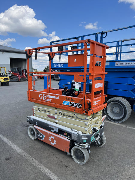 2023 JLG ES1932