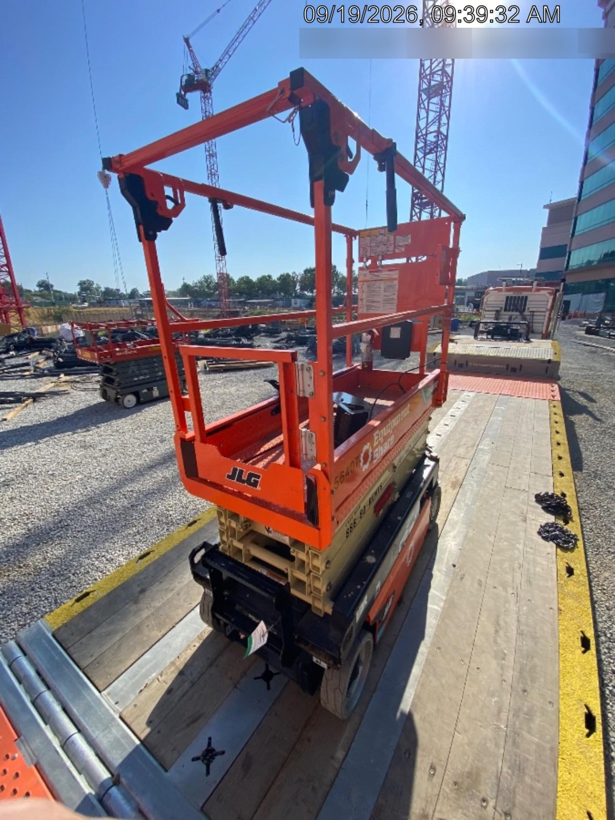 2025 JLG ES1932
