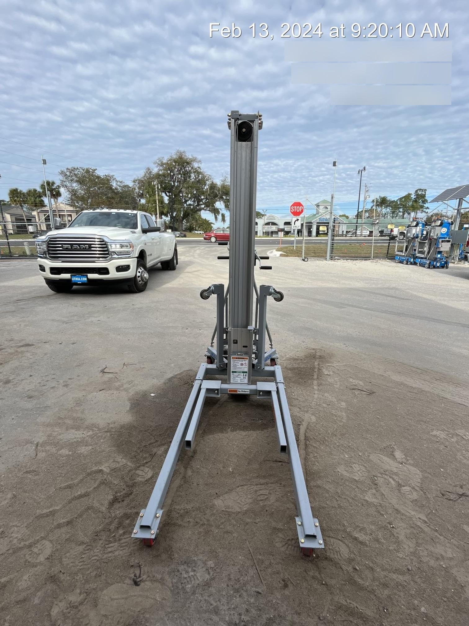 2023 GENIE SLC-24