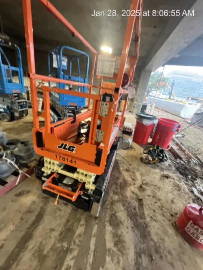 2021 JLG ES1330L