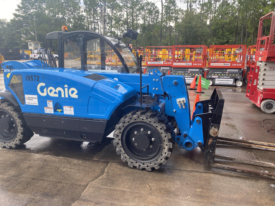 2018 Genie GTH-5519 Genie GTH-5519 Telehandler w/Enclosed Cab w/HVAC, 48" Carriage/Forks, Solid RT Tires, Work Light Package