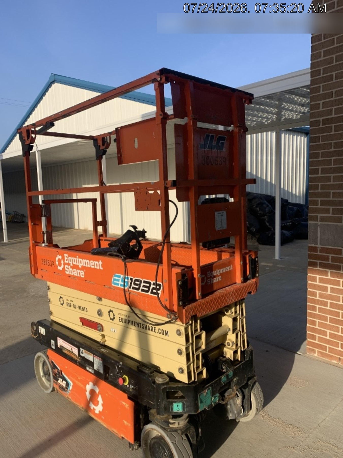 2023 JLG ES1932