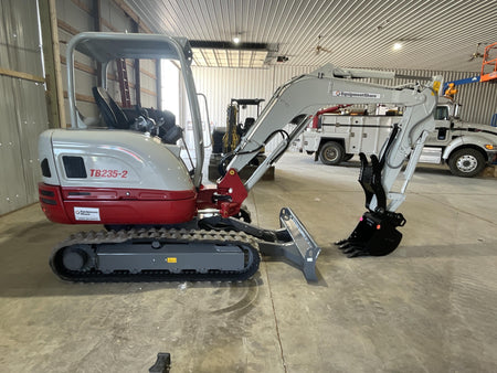 2022 TAKEUCHI TB235-2R