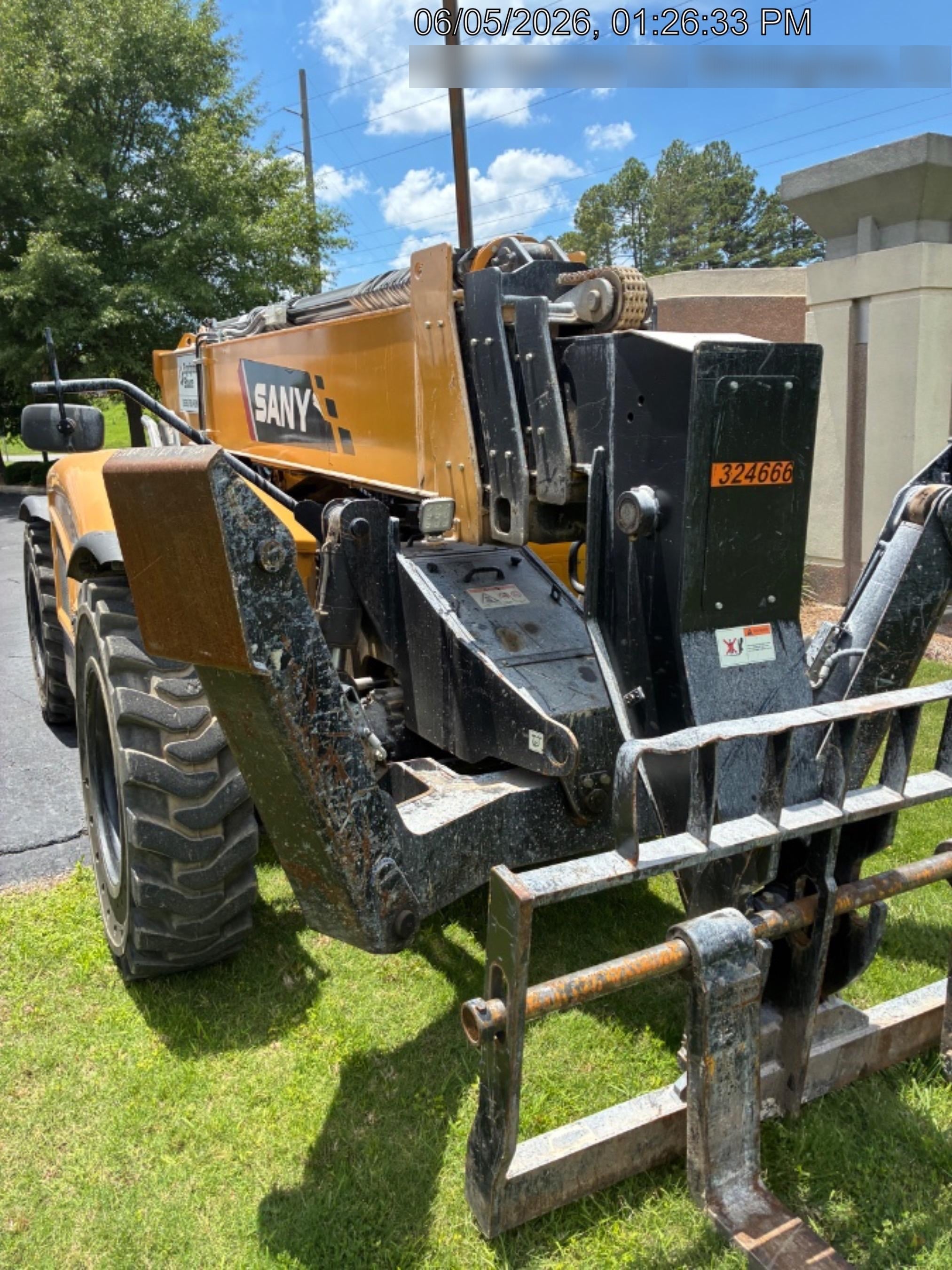 2023 SANY STH1056
