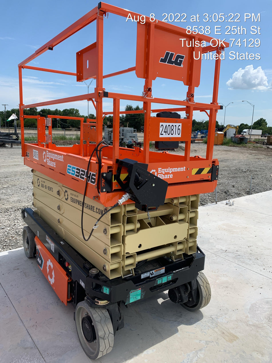 2022 JLG ES3246