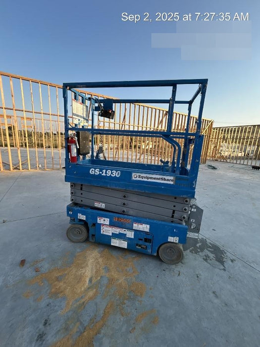 2020 Genie GS-1930 Solid Non Marking Tires, Beacon, Folding rails with half height swing gate, 800W Inverter