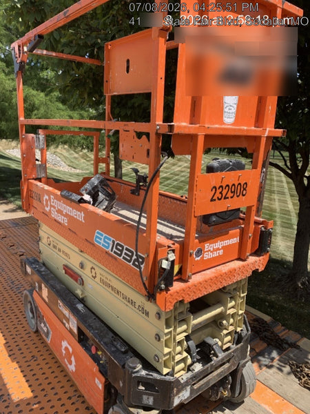 2022 JLG ES1932
