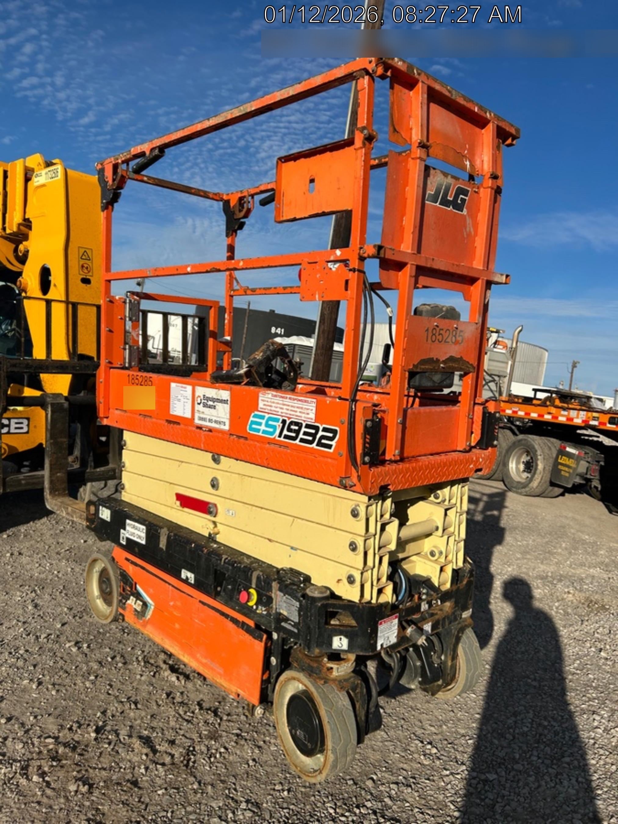 2021 JLG ES1932