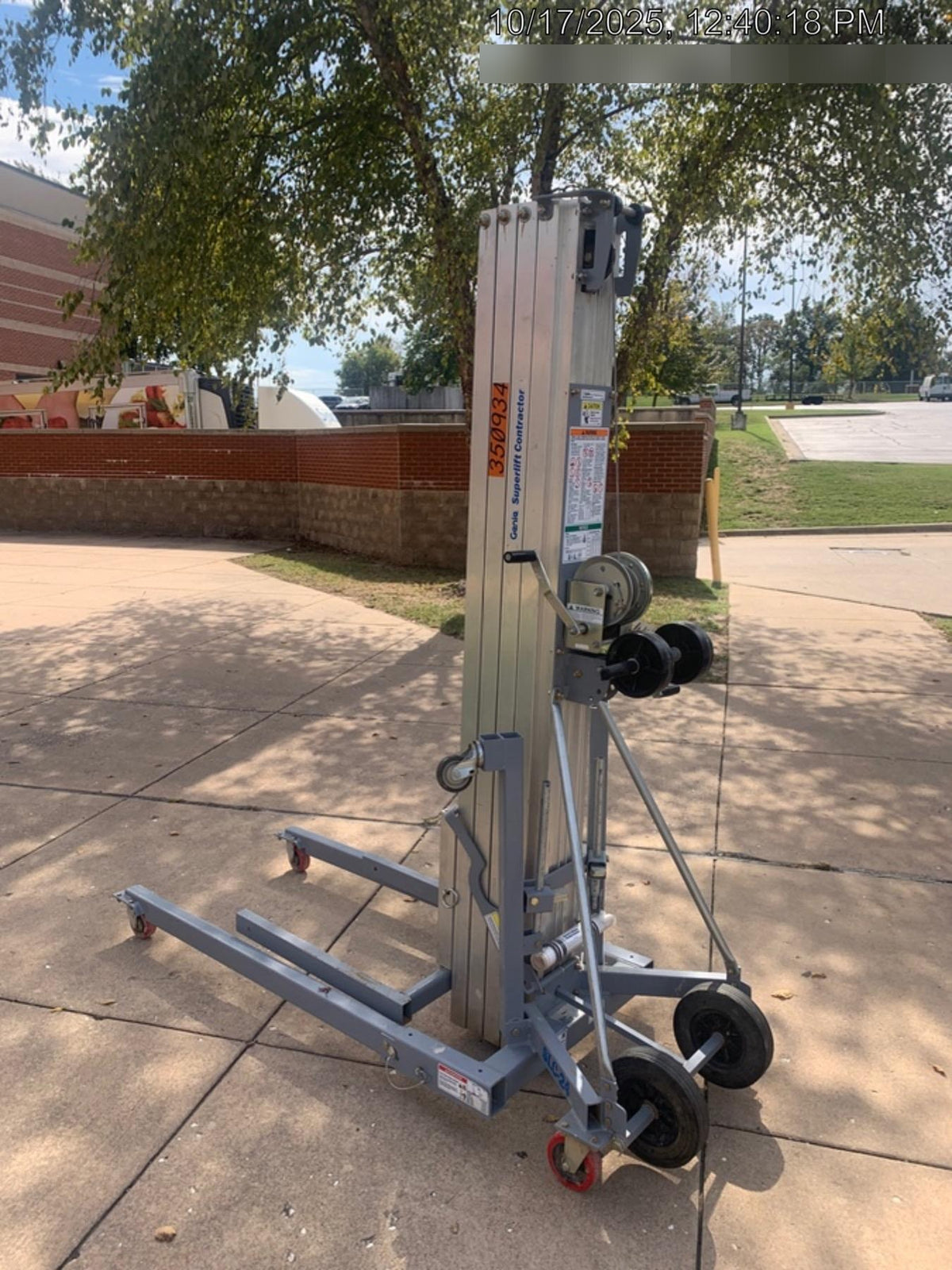 2023 GENIE SLC-24