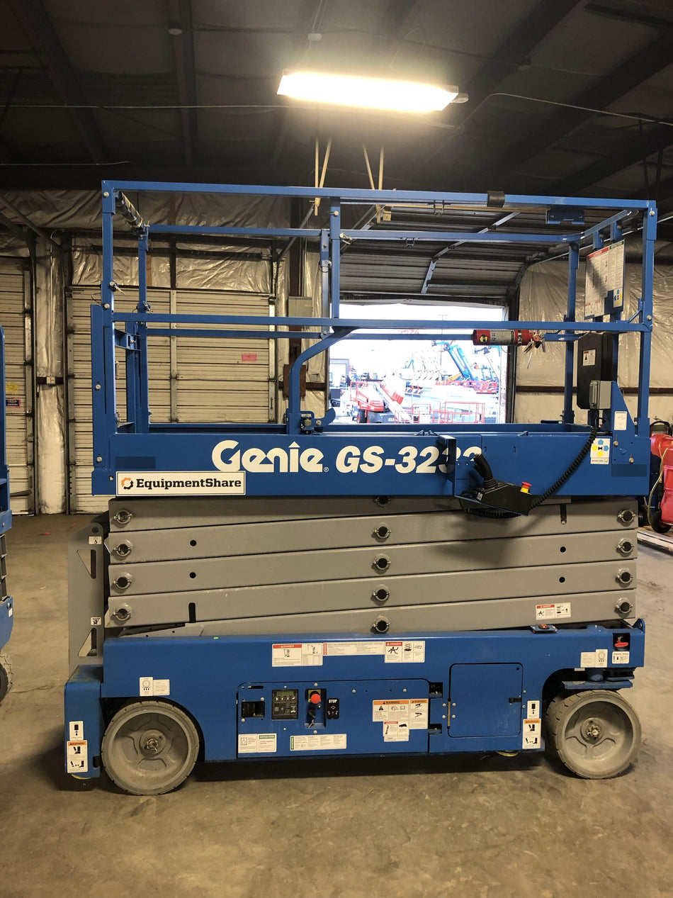 2018 Genie GS-3232 Genie GS-3232 w/Folding rails, Half height swing gate