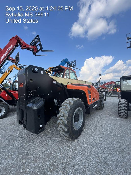 2025 JLG 2733