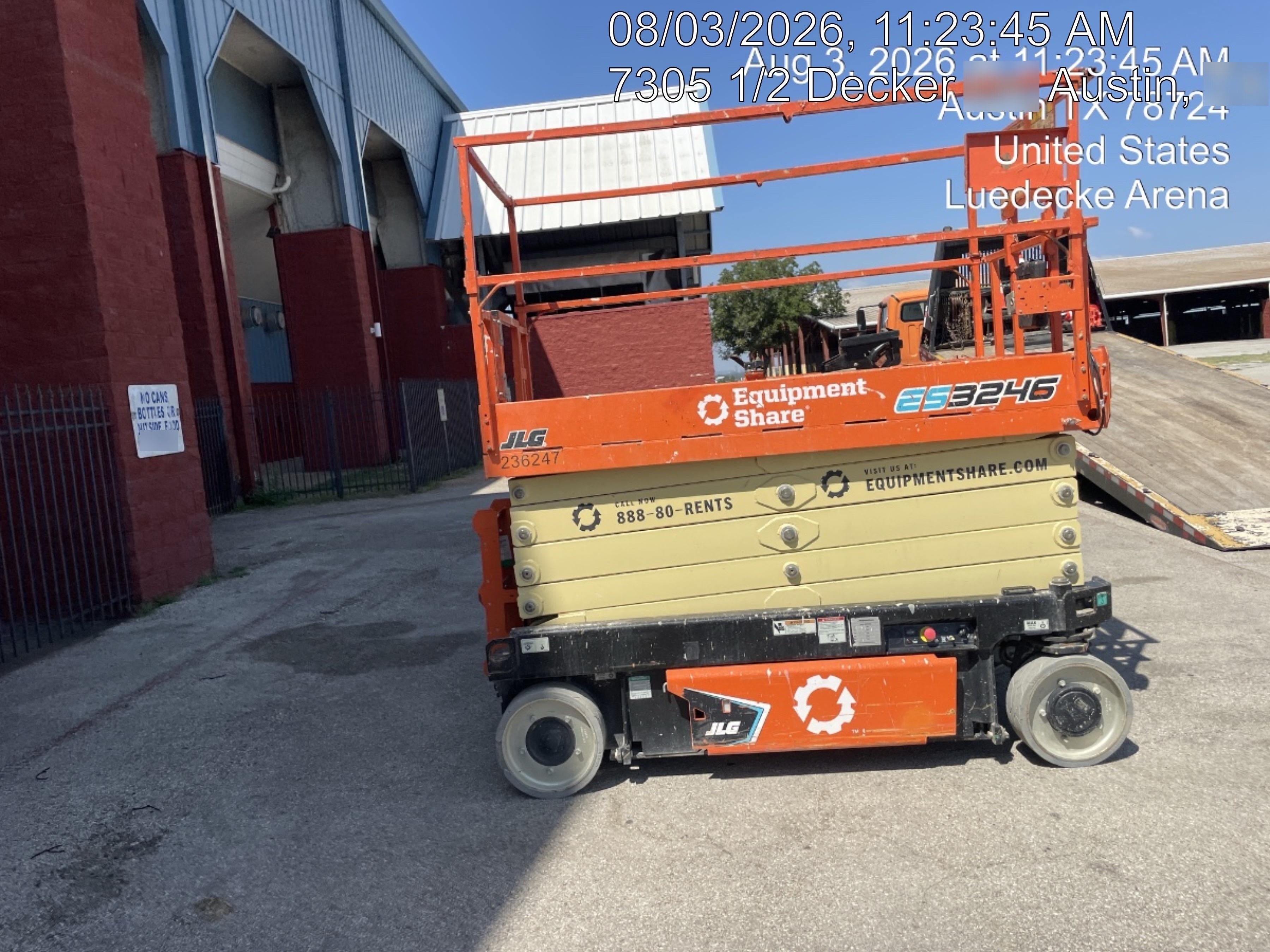 2022 JLG ES3246
