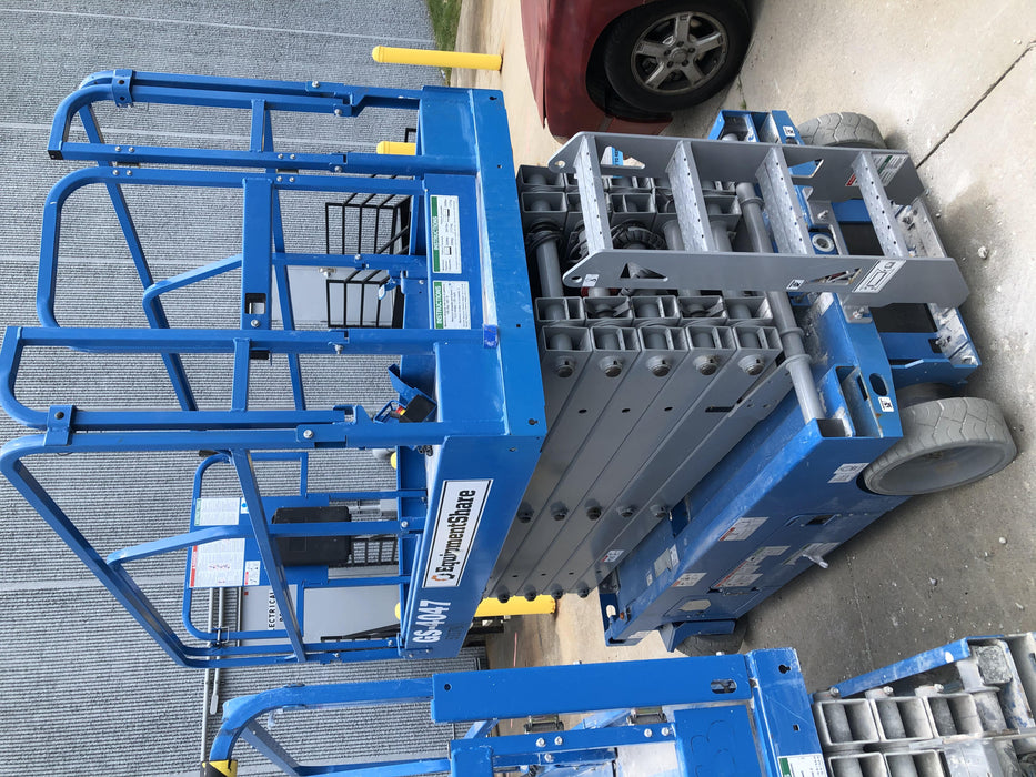 2019 Genie GS-4047 Folding rails with half height swing gate