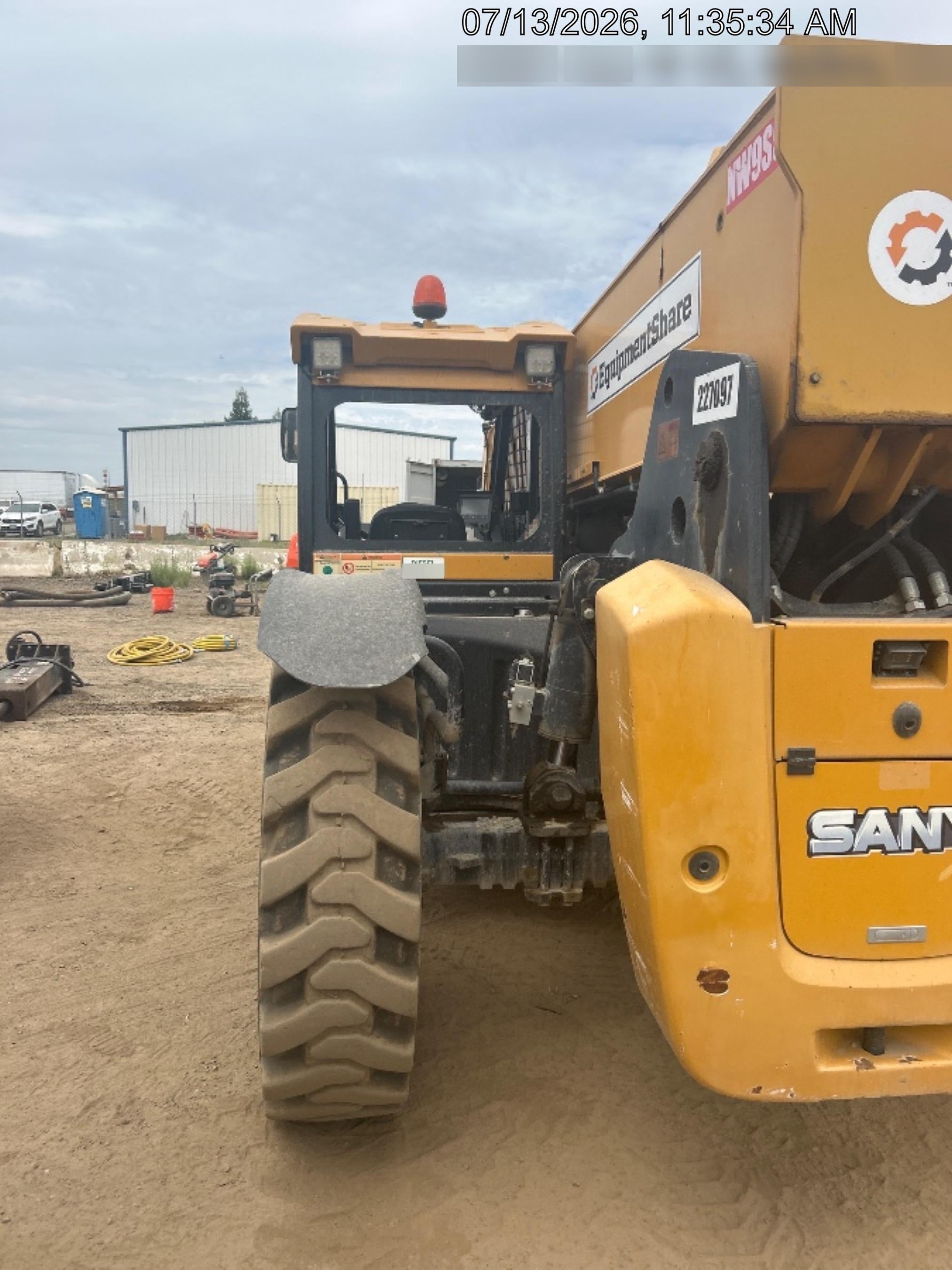 2022 SANY STH1056