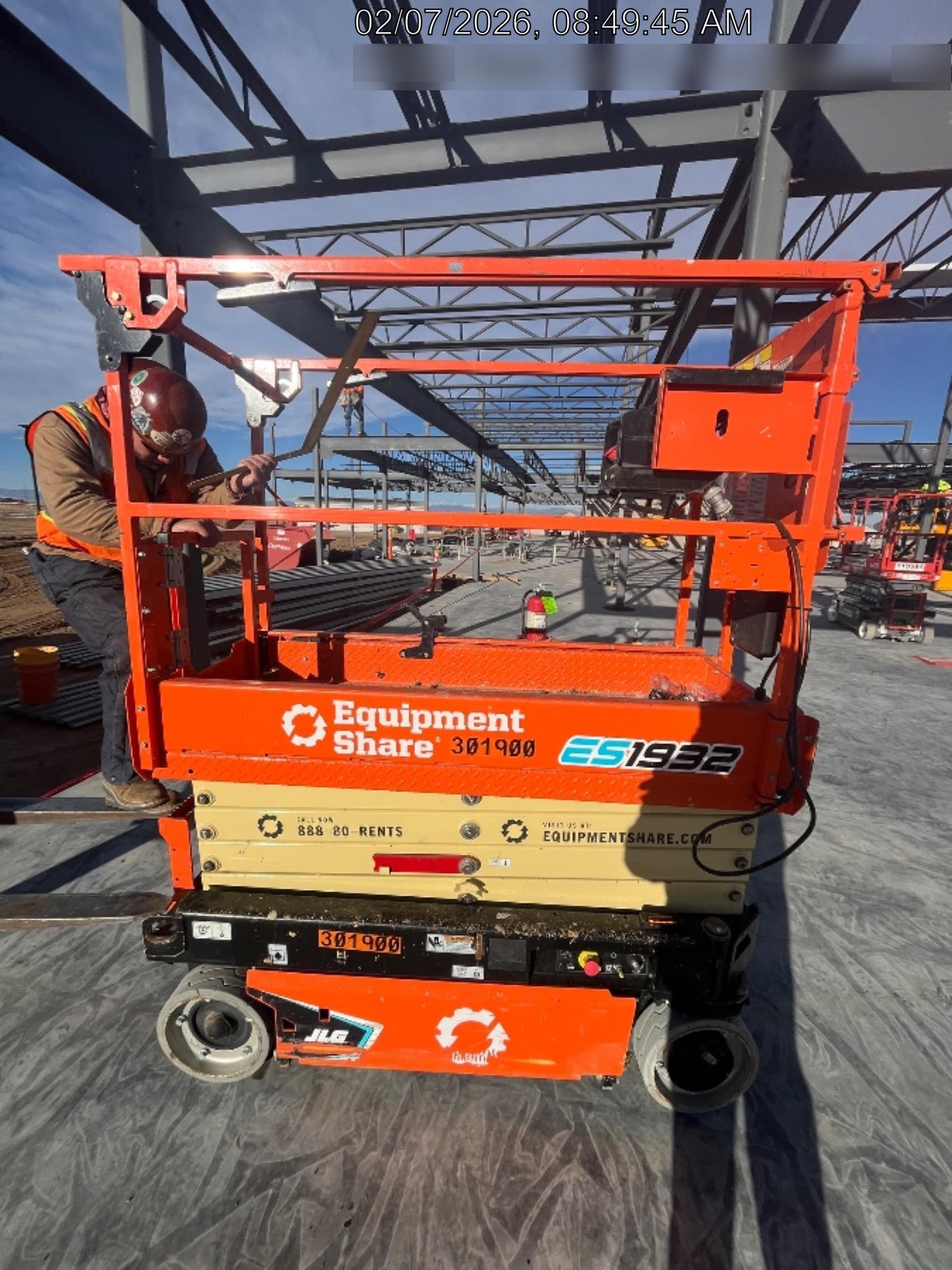 2023 JLG ES1932