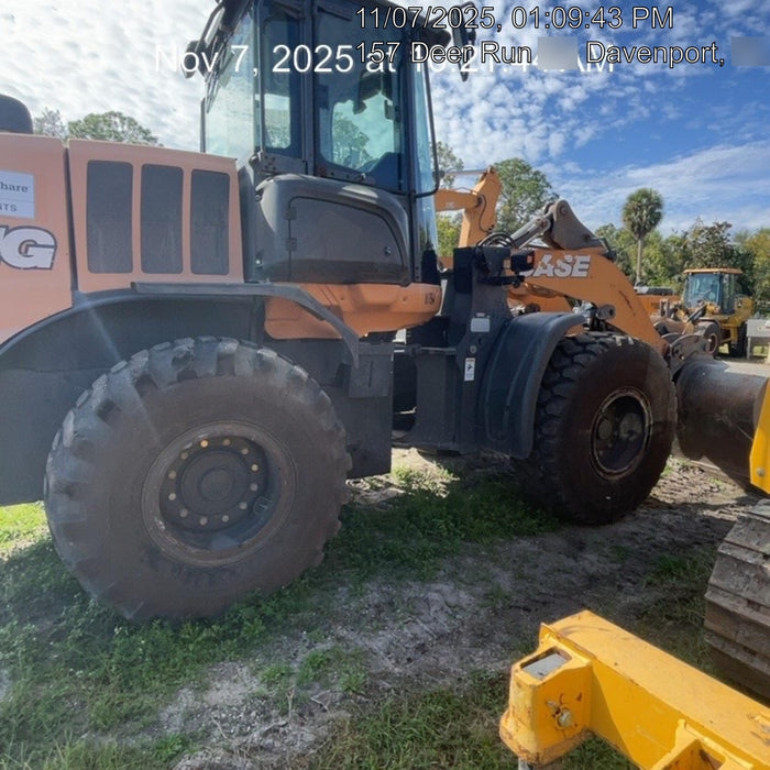 2017 Case 621G CLOSED CAB, JRB 416 STYLE HYD COUPLER