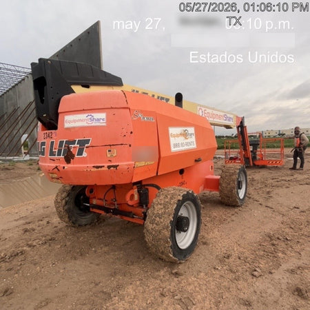 2017 JLG 660SJ
