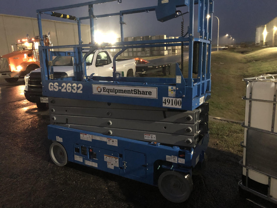 2019 Genie GS-2632 Folding rails with half height swing gate