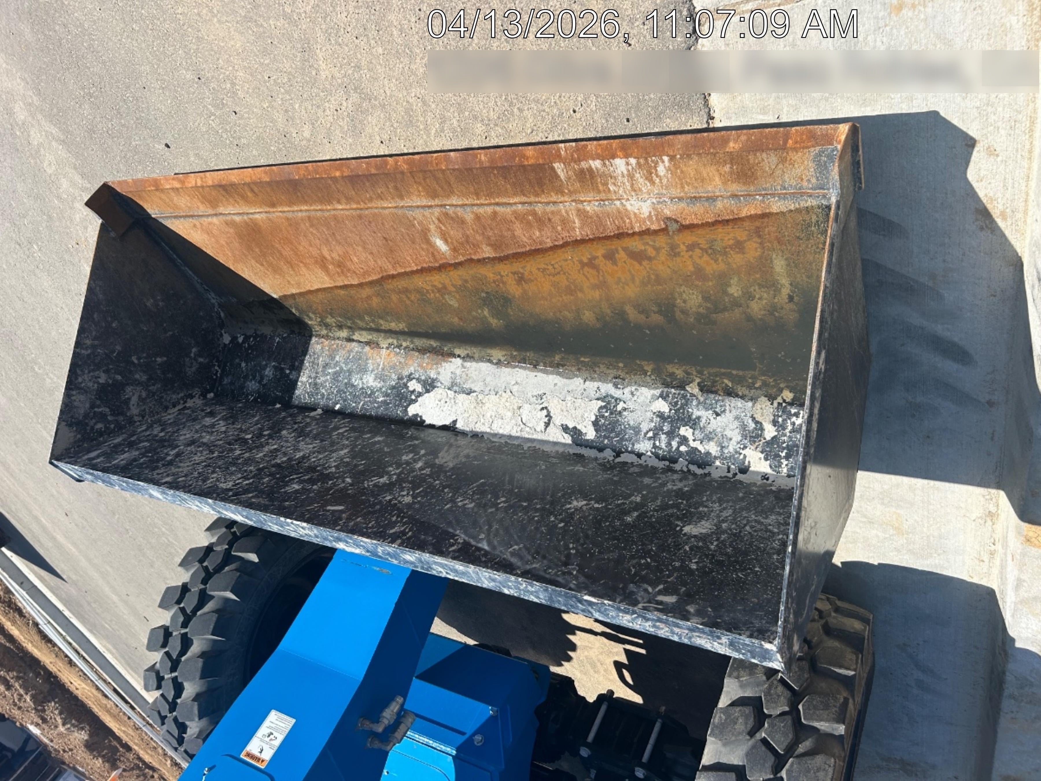 2025 JLG 1001100823