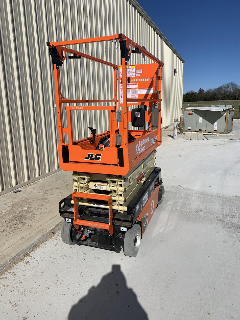 2022 JLG ES1932