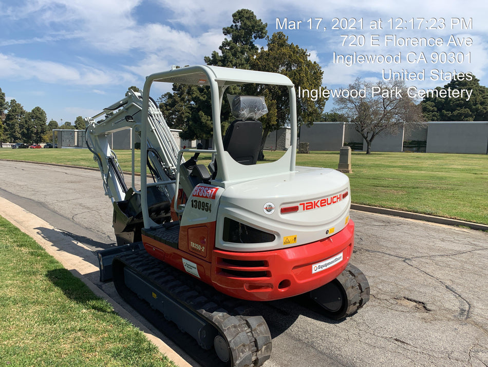 2021 TAKEUCHI TB250-2