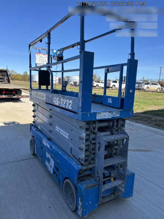 2017 Genie GS-3232 Genie GS3232 Lift w/Folding Rails and Swing Gate
