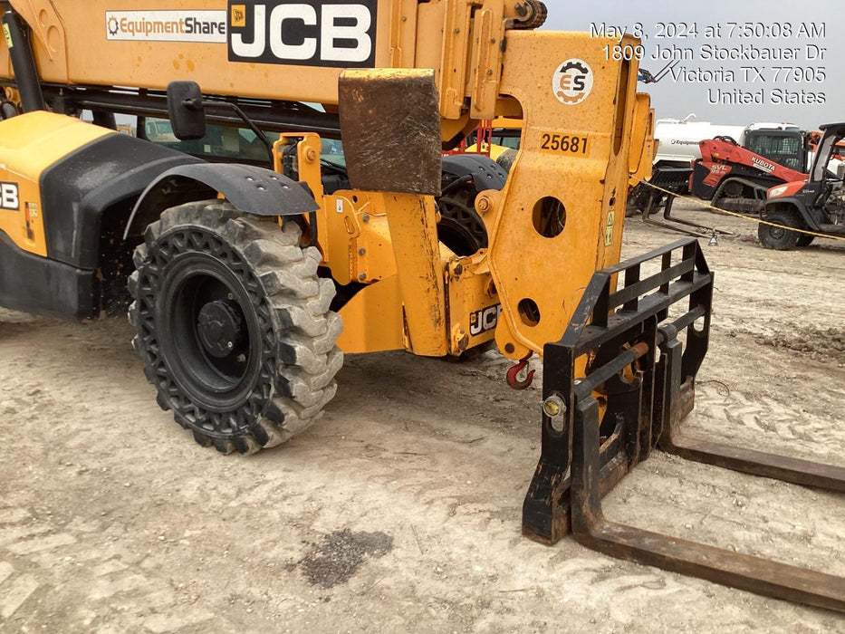 2019 JCB 512-56 109 HP w/CAB/HVAC, Beacon, Aux Hydraulics, Worklights, Solid Tires