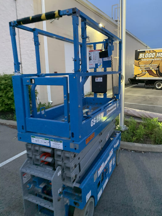 2020 Genie GS-1930 Solid Non Marking Tires, Beacon, Folding rails with half height swing gate