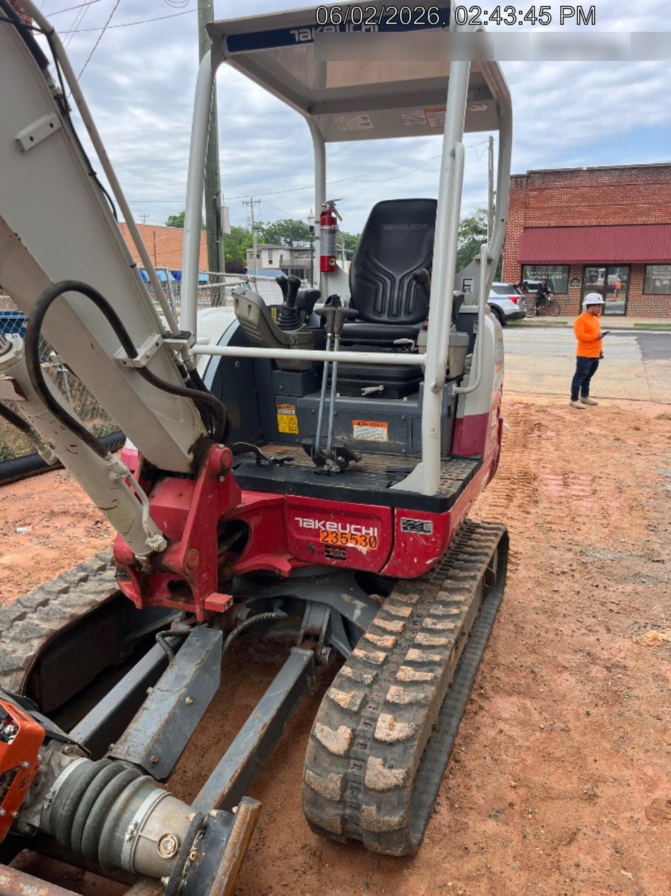2022 TAKEUCHI TB235-2R