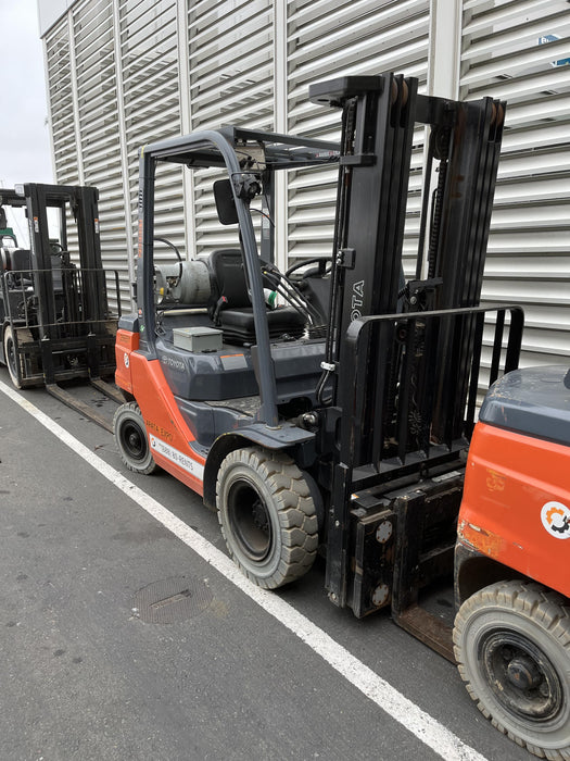 2022 TOYOTA 8FGU25 LP w/ Scale