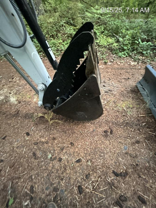 2025 TAKEUCHI 24" Bucket Takeuchi