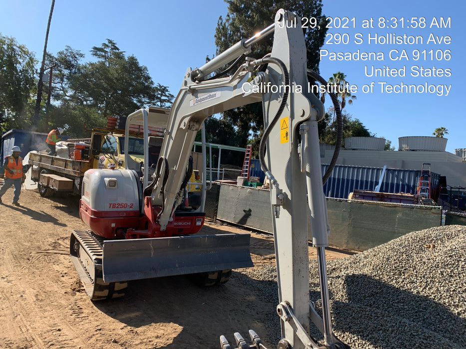2021 TAKEUCHI TB250-2