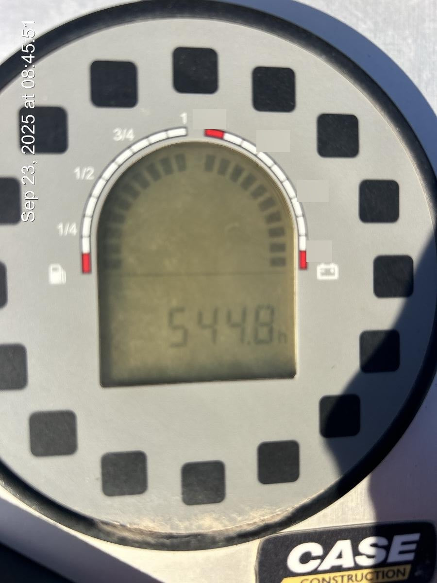 2021 CASE DV26E