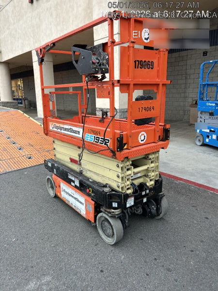 2021 JLG ES1932