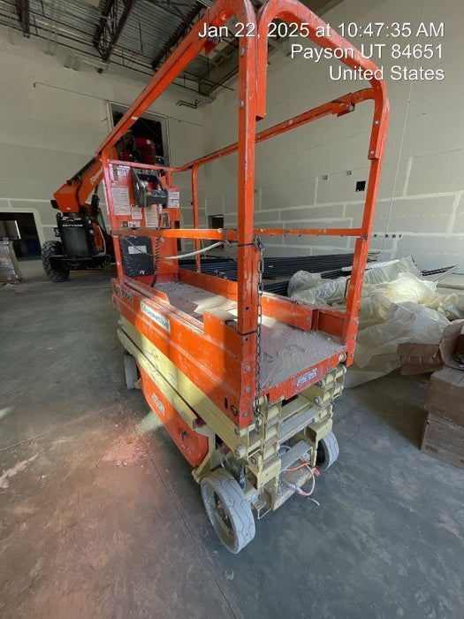 2017 JLG 1930ES Standard Options