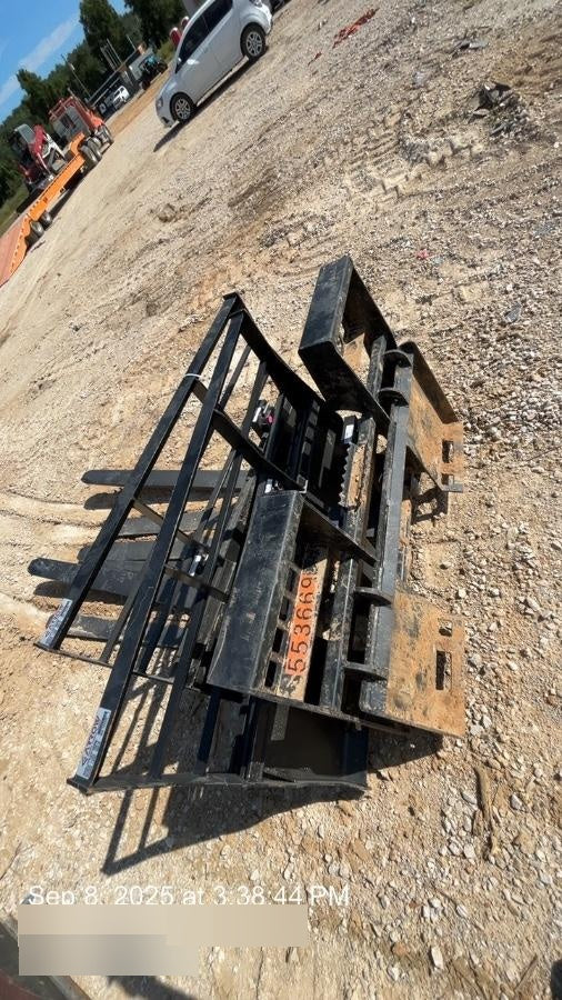 2025 ARROW MATERIAL HANDLING 24" Pallet Fork Frame