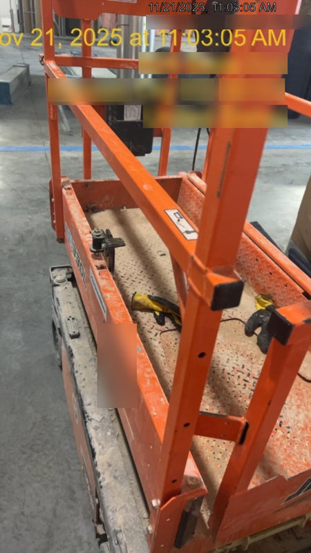 2022 JLG ES1330L