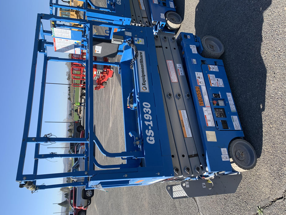 2020 Genie GS-1930 Solid Non Marking Tires, Beacon, Folding rails with half height swing gate, 800W Inverter