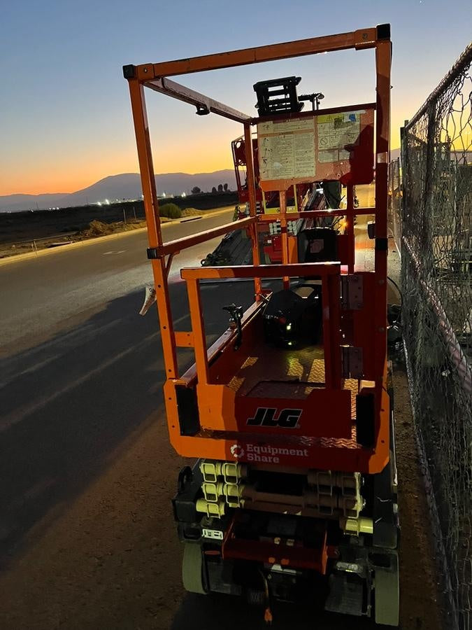 2022 JLG ES1330L