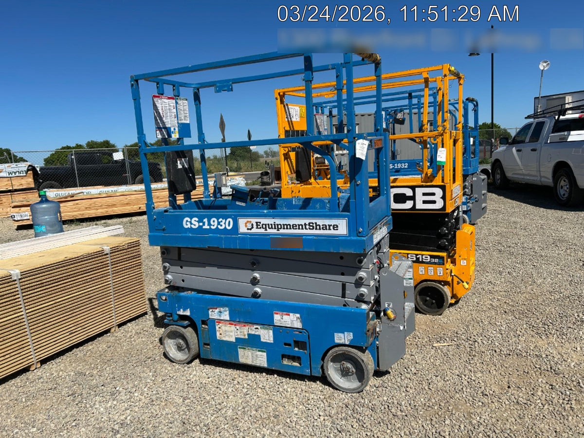 2020 Genie GS-1930 Solid Non Marking Tires, Beacon, Folding rails with half height swing gate, 800W Inverter
