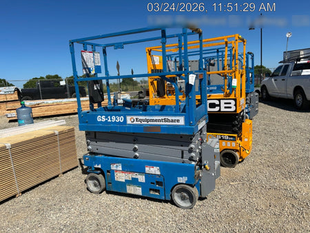2020 Genie GS-1930 Solid Non Marking Tires, Beacon, Folding rails with half height swing gate, 800W Inverter