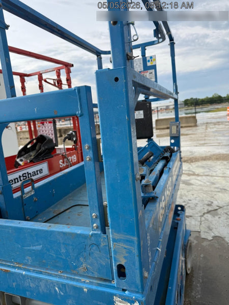 2019 Genie GS-2632 Folding rails with half height swing gate