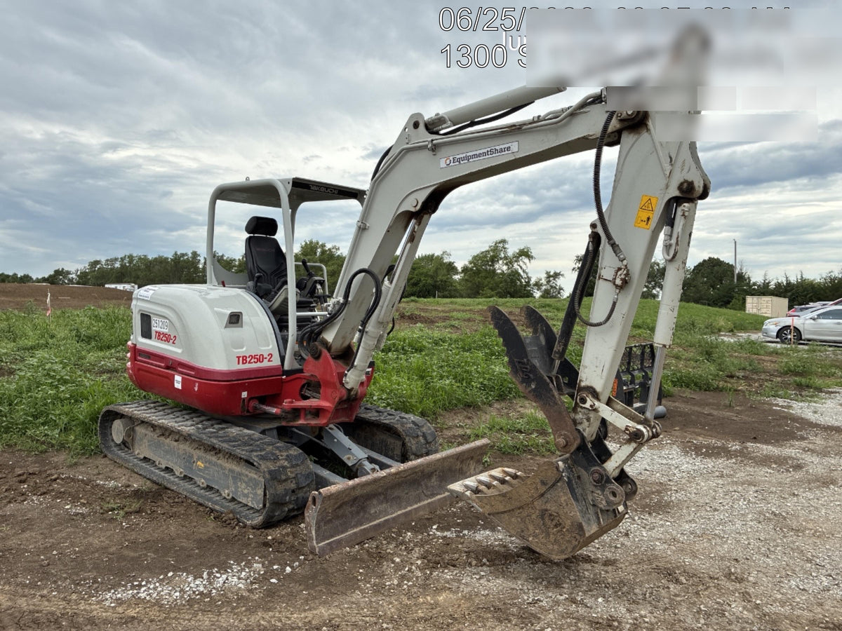 2022 TAKEUCHI TB250-2R