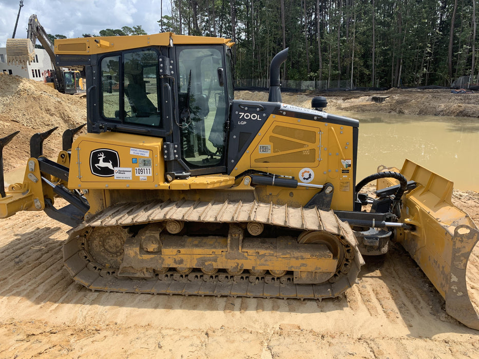 2020 JOHN DEERE 700L