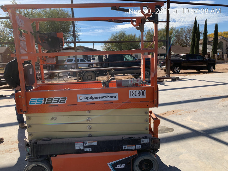 2021 JLG ES1932