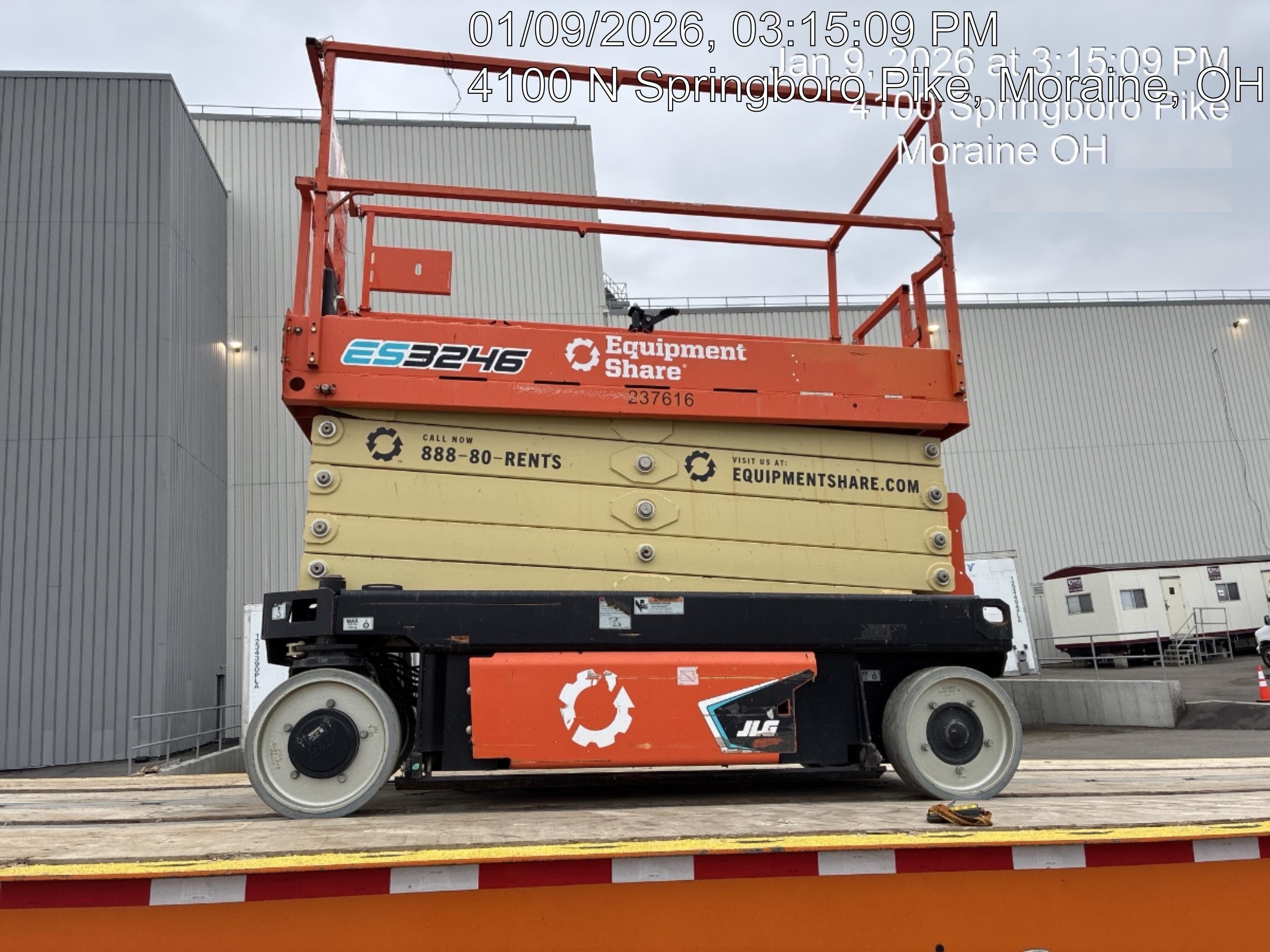 2022 JLG ES3246