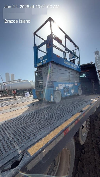 2018 Genie GS-3232 Genie GS3232 Lift w/Folding Rails and Swing Gate